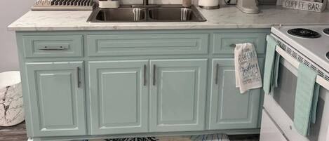 Deluxe Studio Suite, Balcony, Canal View | Free WiFi