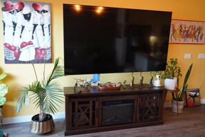 Interior - Wonderful townhome with central air near Downtown AC in vibrant Oakland (Oakland)