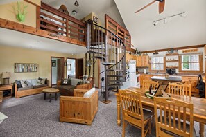 Smart TV, libros y estéreo