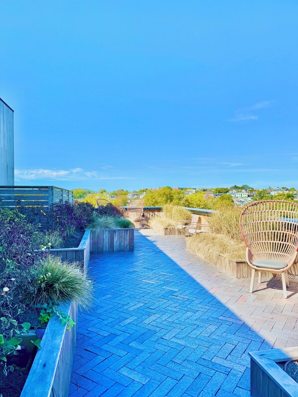 Terrace/patio - Luxury 1BR with Rooftop • 5 min to Logan Airport (Boston)