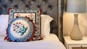 4 bedrooms, desk, travel cot, free WiFi