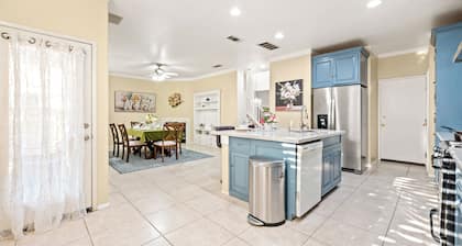 Elegant & Quiet 4BR Home 7 Beds 2.5BA Near 71 Fwy
