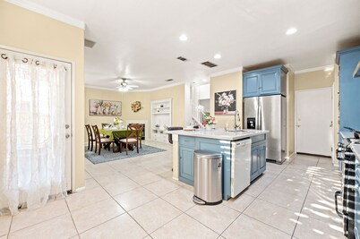 Elegant & Quiet 4BR Home  7 Beds 2.5BA Near 71 Fwy