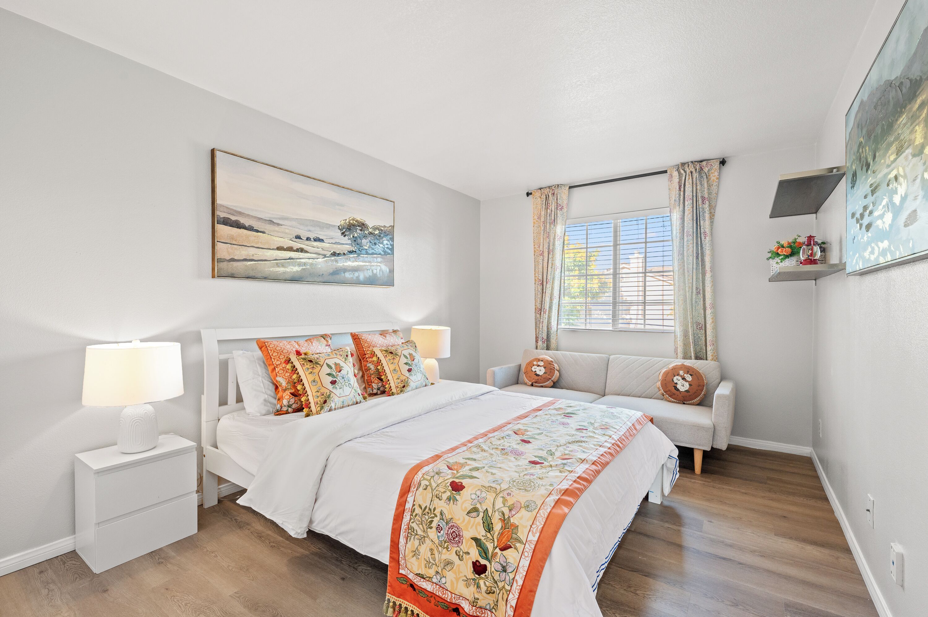 4 多间卧室、办公桌、旅行婴儿床、免费 WiFi