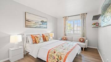 4 bedrooms, desk, travel cot, free WiFi