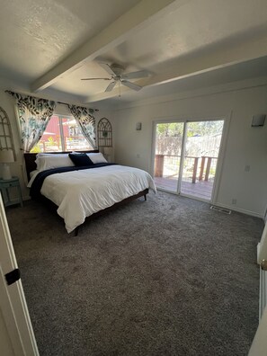 5 quartos, escrivaninha, Wi-Fi de cortesia, roupa de cama