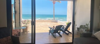 Colibrí; Beach front ground floor apartment with ocean views, luxury kitchen