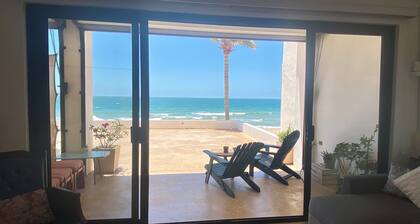 Colibrí; Beach front ground floor apartment with ocean views, luxury kitchen