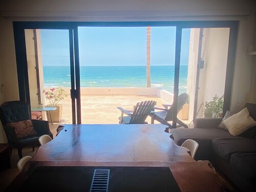 Colibrí; Beach front ground floor apartment with ocean views, luxury kitchen
