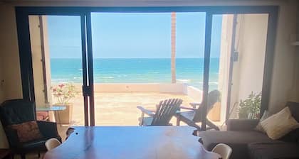 Colibrí; Beach front ground floor apartment with ocean views, luxury kitchen