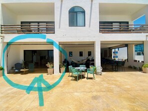 Outdoor dining - Colibrí; Beach front ground floor apartment with ocean views, luxury kitchen (Bahía de Kino)