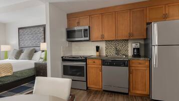 1 bedroom, iron/ironing board, internet, bed sheets