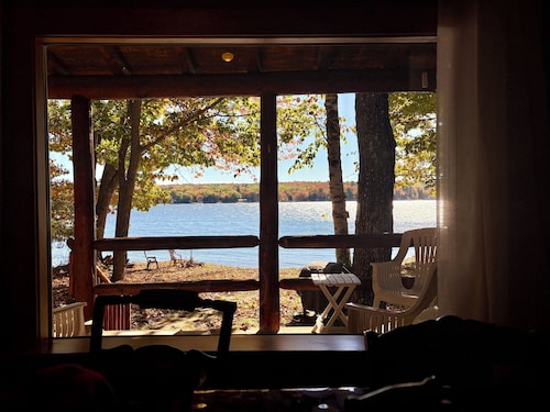 Calm Waters Cabin: RELAX-sauna & jacuzzi tub RECREATE-water & snowmobile trials