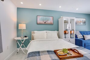 Apartment (0 Bedroom) | Interior