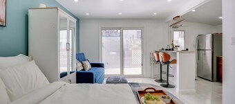 Easy NYC Access: Sleek Hillside Guest House