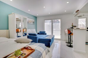 Apartment (0 Bedroom) | Interior