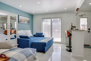 Apartment (0 Bedroom) | Interior - Easy NYC Access: Sleek Hillside Guest House (Hillside)