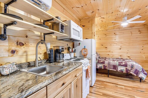 Hudsons Hideaway Cabin on Creek in Beattyville!