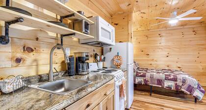 Hudsons Hideaway Cabin on Creek in Beattyville!