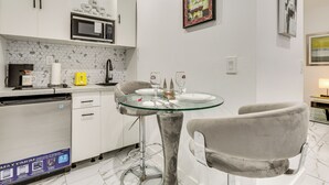 Interior - 5 Mi to Sawgrass Mills: Couples Retreat w/ Patio (Sunrise)
