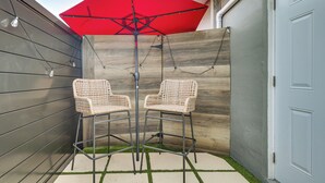 Interior - 5 Mi to Sawgrass Mills: Couples Retreat w/ Patio (Sunrise)