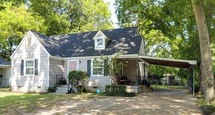 < 1 Mi to Dtwn: Updated Studio in North Greenwood!