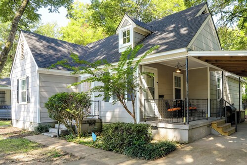 < 1 Mi to Dtwn: Updated Studio in North Greenwood!