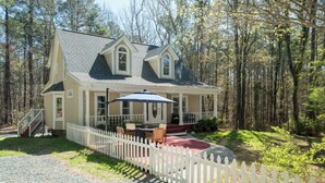 A two-story house with a porch, a covered patio, and a white picket fence. - Secluded Haven, Minutes from UNC Chapel Hill and Carrboro (Chapel Hill)