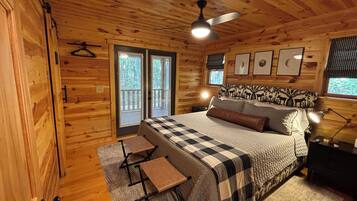 2 bedrooms, desk, free WiFi, bed sheets