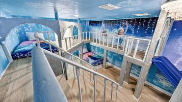 8 bedrooms, iron/ironing board, WiFi, bed sheets