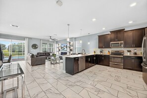 ميكروويف، فرن، موقد طهي مسطح، غسالة أطباق