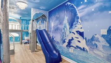 8 chambres, fer et planche à repasser, Wi-Fi, literie fournie