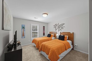 4 bedrooms, iron/ironing board, free WiFi, bed sheets - Modern 3BR Home w/ Backyard, Firepit & Near DT (New Bern)