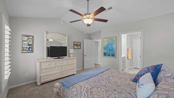 4 bedrooms, iron/ironing board, internet, bed sheets