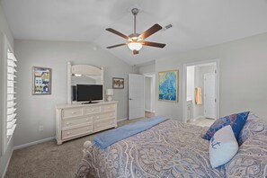 4 bedrooms, iron/ironing board, internet, bed sheets