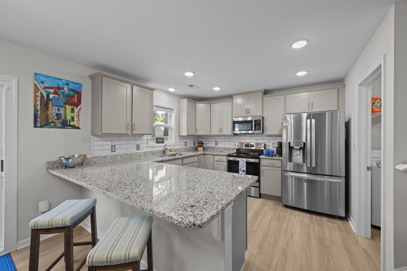 Microondas, horno, parrilla de estufa y lavavajillas 