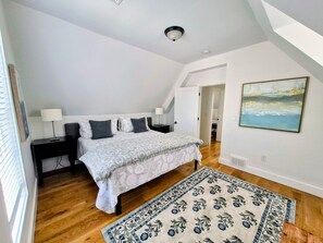 4 makuuhuonetta, työpöytä, silitysrauta/-lauta, ilmainen Wi-Fi