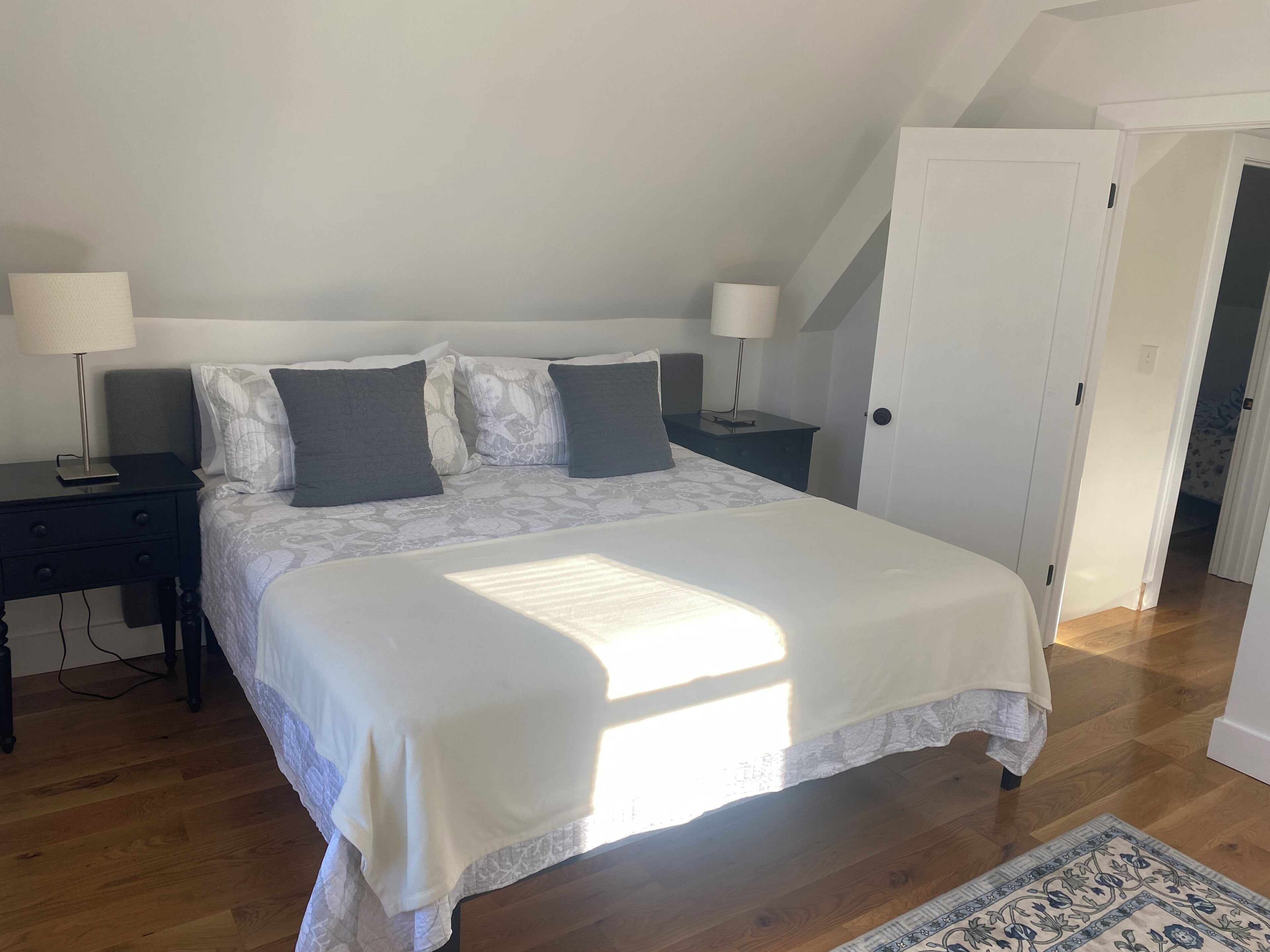 4 soverom, skrivebord, strykejern/-brett og wi-fi (inkludert)