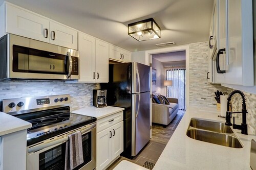 Hilton Head 2BR Escape w/ Pool & Sofa Bed