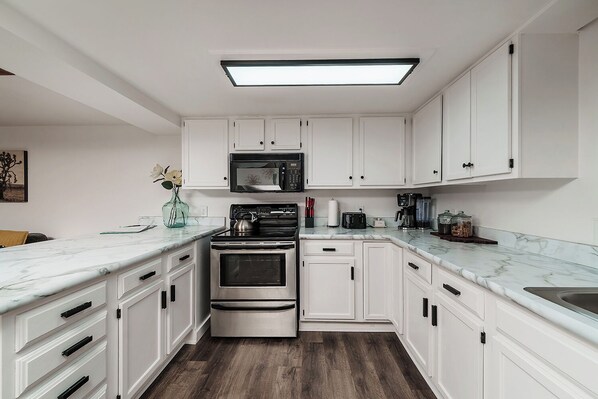 Fridge, microwave, oven, stovetop