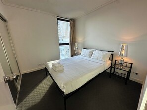 2 bedrooms, iron/ironing board, bed sheets - Modern CBD 2 Bedroom Apartment with Free Parking (Brisbane City)