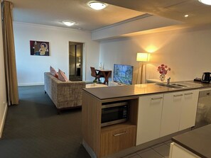 Interior - Modern CBD 2 Bedroom Apartment with Free Parking (Brisbane City)