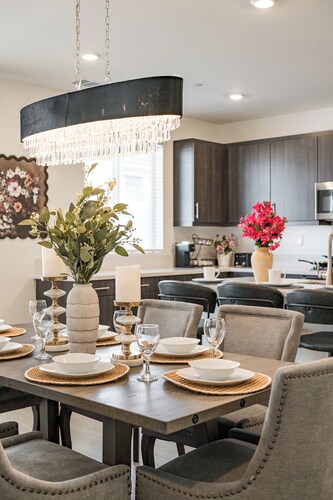 Spacious 5BR Home • Near Ontario Airport, Universities & Convention Center