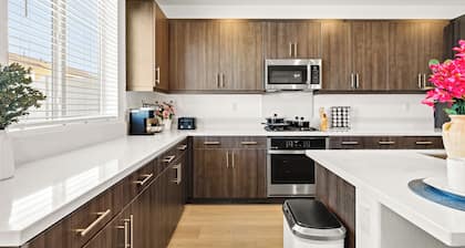 Spacious 5BR Home • Near Ontario Airport, Universities & Convention Center