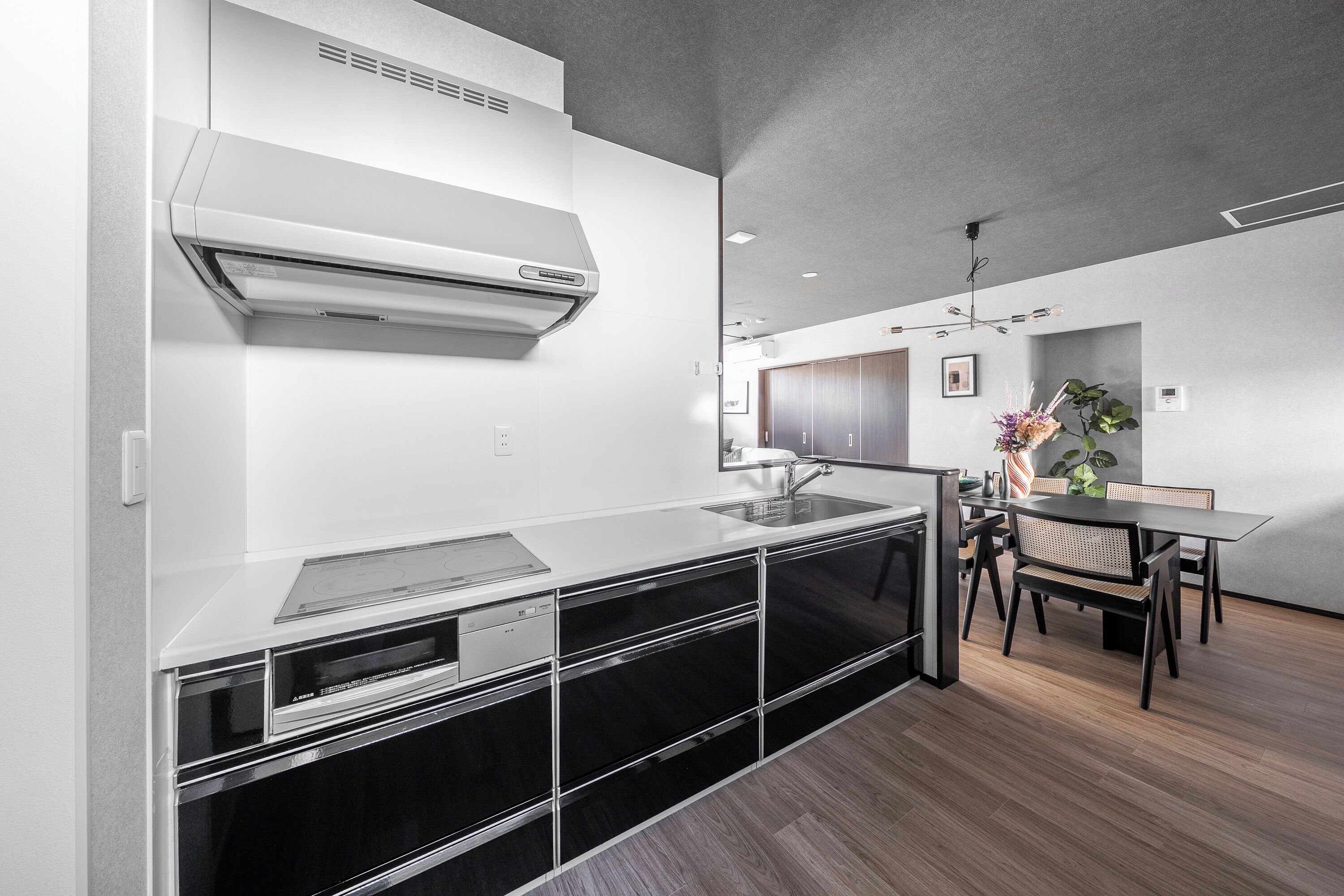 Departamento | Cocina privada | Refrigerador, microondas, parrilla de estufa y tetera eléctrica 