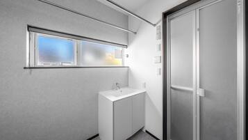 Combined shower/tub, free toiletries, hair dryer, slippers