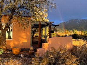 المنطقة المحيطة بالمنشأة