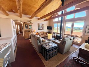 Smart TV, fireplace, books, stereo