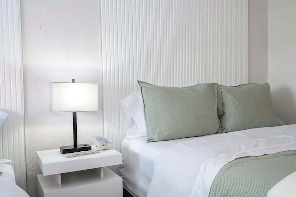 Iron/ironing board, WiFi, bed sheets