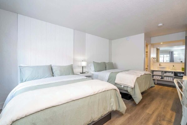 Iron/ironing board, WiFi, bed sheets
